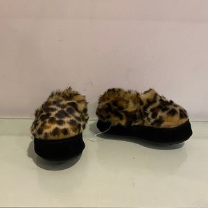 NWT Land’s End Toddler Girls Furry Moc Slippers